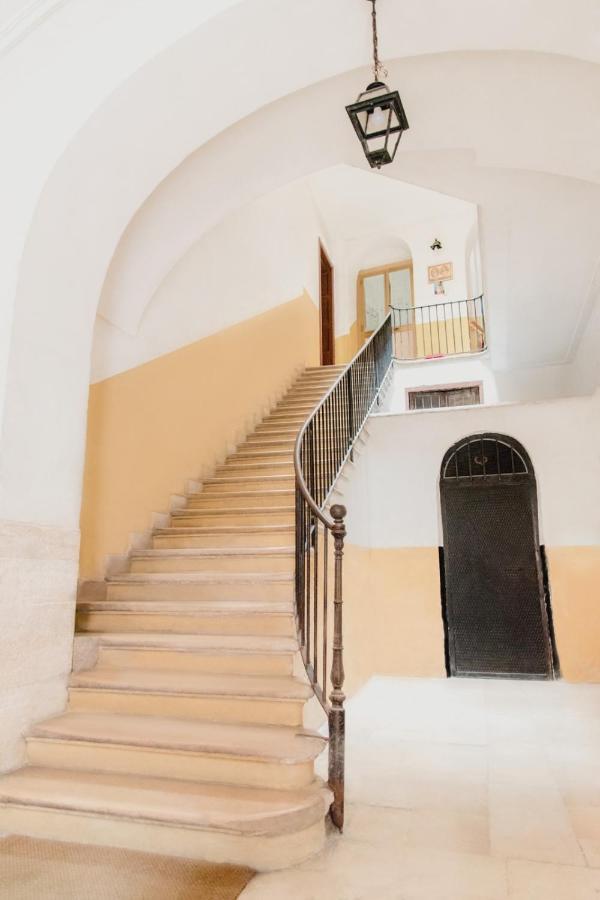 Отель Palazzo Le Travi Бари Экстерьер фото
